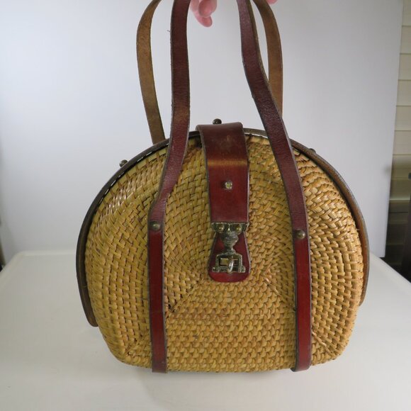 Vintage Wicker Basket Purse Bag with Leather Straps and Unique Clasp - Picture 1 of 12